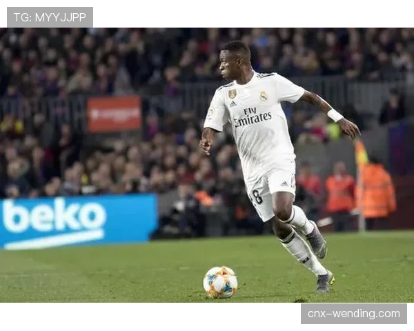 维尼修斯与姆巴佩配合生疏,赛事强度放大化学反应 维尼修斯与姆巴佩配合生疏,赛事强度放大化学反应